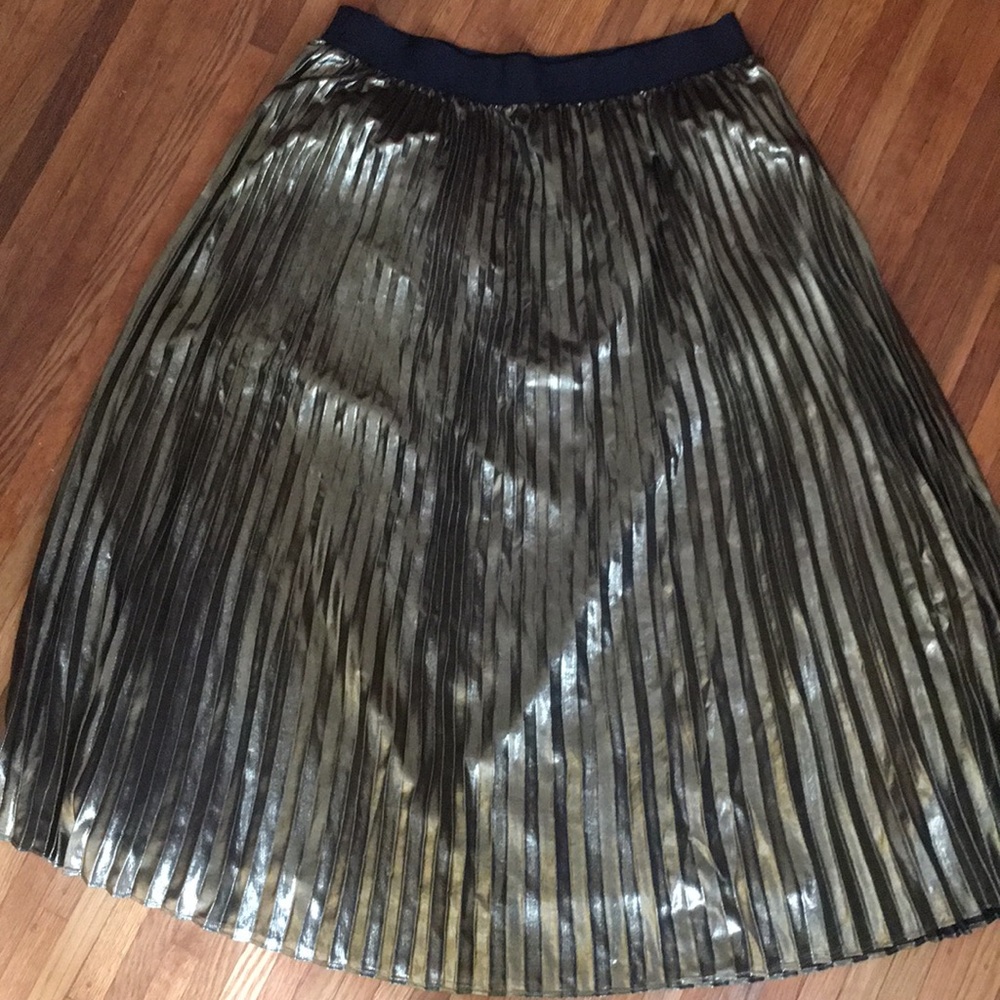 T Tahari Gold pleated skirt